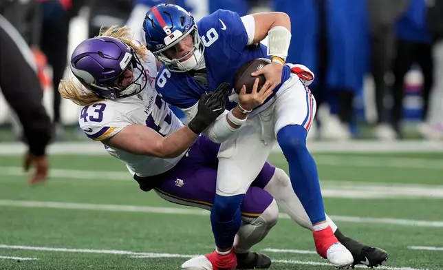 Minnesota Vikings outside linebacker Andrew van Ginkel (43) sacks New York Giants quarterback Jaxson Dart (6) during the fourth quarter of an NFL football game, Sunday, Dec. 21, 2025, in East Rutherford, N.J. (AP Photo/Frank Franklin II)