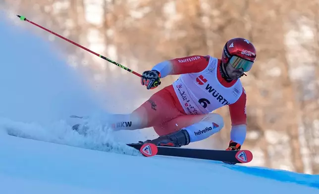 Switzerland's Loic Meillard speeds down the course during an alpine ski, men¥s World Cup giant slalom event, in Val d¥Isere, France, Saturday Dec. 13, 2025. (AP Photo/Giovanni Auletta)