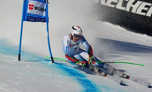 Norway's Henrik Kristoffersen speeds down the course during an alpine ski, men's World Cup giant slalom event, in Val d'Isere, France, Saturday Dec. 13, 2025. (AP Photo/Pier Marco Tacca)