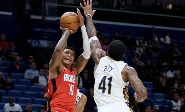 Houston Rockets forward Jabari Smith Jr. (10) shoots against New Orleans Pelicans guard Saddiq Bey (41) during the first half of an NBA basketball game in New Orleans, Thursday, Dec. 18, 2025. (AP Photo/Matthew Hinton)