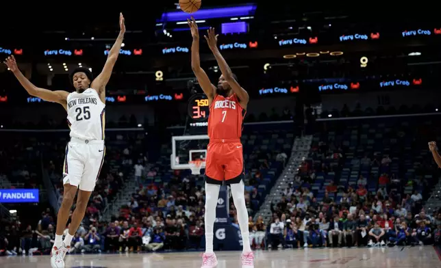 Houston Rockets forward Kevin Durant (7) shoots a 3-point basket against New Orleans Pelicans forward Trey Murphy III (25) during the first half of an NBA basketball game in New Orleans, Thursday, Dec. 18, 2025. (AP Photo/Matthew Hinton)