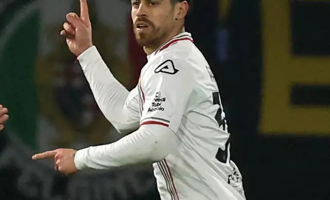 Cremonese's Martin Payero celebrates after scoring the opening goal during the Serie A soccer match between FC Bologna and US Cremonese in Bologna, Italy, Monday, Dec. 1, 2025. (Gianni Santandrea/LaPresse via AP)