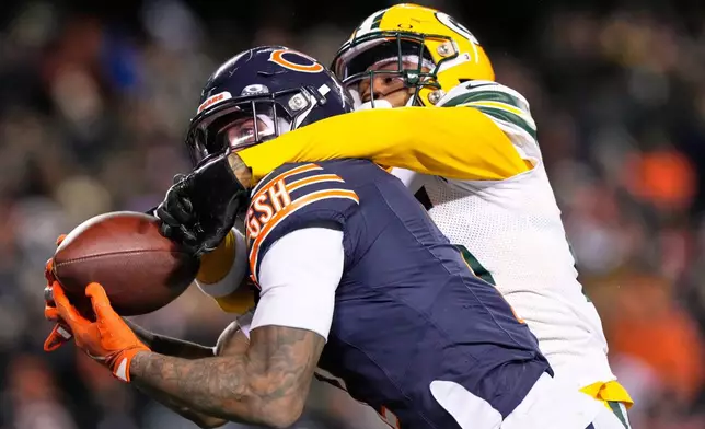 Chicago Bears' DJ Moore catches a touchdown pass with Green Bay Packers' Keisean Nixon defending during overtime of an NFL football game Saturday, Dec. 20, 2025, in Chicago. (AP Photo/Nam Huh)