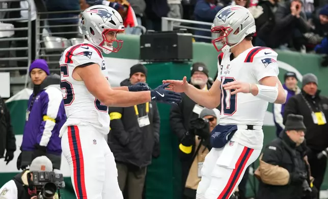New England Patriots tight end Hunter Henry, left, celebrates after a touchdown against the New York Jets with teammate Drake Maye (10) during the first half of an NFL football game, Sunday, Dec. 28, 2025, in East Rutherford, N.J. (AP Photo/Frank Franklin)