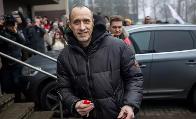 Pavel Seviarynets, one of the released Belarusian prisoners smiles as he arrives in Vilnius, Lithuania, Thursday, Dec. 18, 2025. (AP Photo/Mindaugas Kulbis)