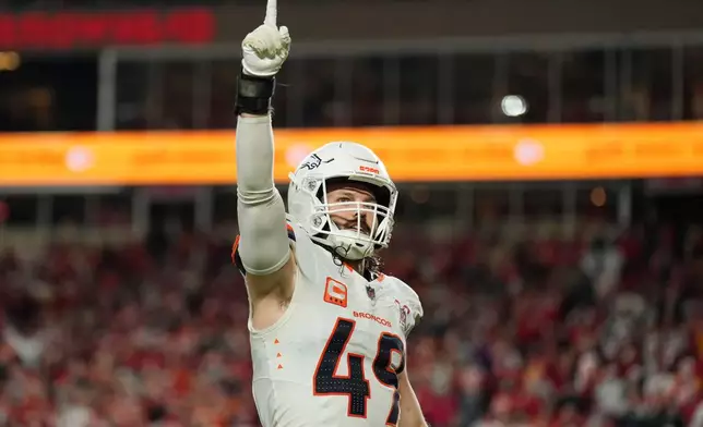 Denver Broncos linebacker Alex Singleton reacts during the second half of an NFL football game against the Kansas City Chiefs Thursday, Dec. 25, 2025, in Kansas City. (AP Photo/Charlie Riedel)