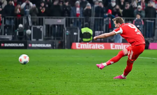 Munich's Harry Kane scores his side's second goal during the German Bundesliga soccer match between FC Bayern Munich and FSV Mainz 05 in Munich, Germany, Sunday, Dec. 14, 2025. (Sven Hoppe/dpa via AP)
