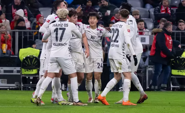 Mainz' players celebrate their side's first goal during the German Bundesliga soccer match between FC Bayern Munich and FSV Mainz 05 in Munich, Germany, Sunday, Dec. 14, 2025. (Sven Hoppe/dpa via AP)