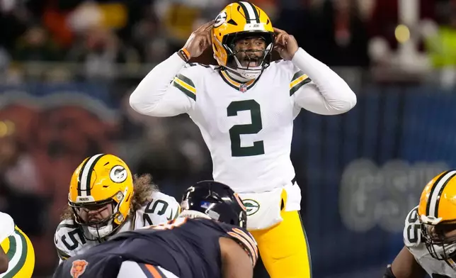 Green Bay Packers' Malik Willis signals a play during the first half of an NFL football game against the Chicago Bears Saturday, Dec. 20, 2025, in Chicago. (AP Photo/Erin Hooley)