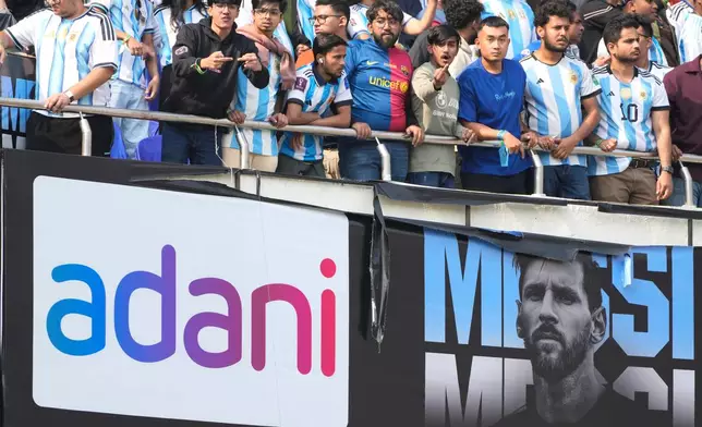 EDS NOTE: OBSCENITY - Indian fans gesture in protest after failing to get a glimpse of Argentine soccer star Lionel Messi at the Salt Lake Stadium, in Kolkata, India, Saturday, Dec. 13, 2025. (AP Photo/Bikas Das)