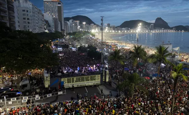 Demonstrators protest a bill that looks to reduce former President Jair Bolsonaro's prison time, in Rio de Janeiro, Sunday, Dec. 14, 2025. (AP Photo/Bruna Prado)