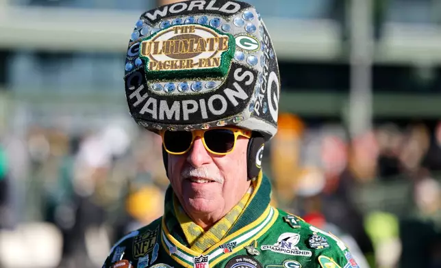 Green Bay Packers fan Wayne Sargeant tailgates before an NFL football game against the Chicago Bears, Sunday, Dec. 7, 2025, in Green Bay, Wis. (AP Photo/Mike Roemer)