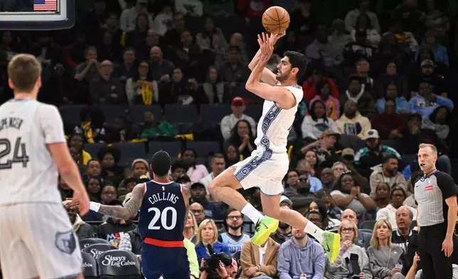 Memphis Grizzlies forward/center Santi Aldama goes high as Los Angeles Clippers forward/center John Collins (20) defends during the first half of an NBA basketball game, Friday, Dec. 5, 2025, in Memphis, Tenn. (AP Photo/John Amis)