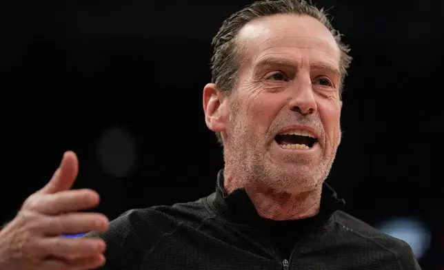 Cleveland Cavaliers head coach Kenny Atkinson speaks during a time out during the first half of an NBA basketball game against the Chicago Bulls, Wednesday, Dec. 17, 2025, in Chicago. (AP Photo/Erin Hooley)