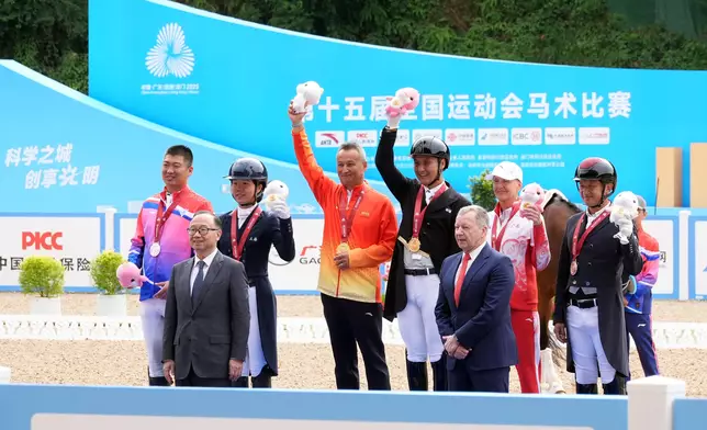 Hong Kong Jockey Club Chairman The Hon Martin Liao (front row, left) and Chief Executive Officer Winfried Engelbrecht-Bresges (front row, right) present medals and souvenirs to winners of the individual dressage competition at the equestrian events of the 15th National Games.