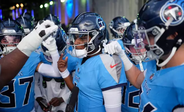 Tennessee Titans quarterback Cam Ward, center, huddles with teammates before an NFL football game against the Kansas City Chiefs, Sunday, Dec. 21, 2025, in Nashville, Tenn. (AP Photo/George Walker IV)