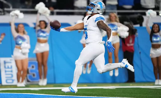 Detroit Lions running back David Montgomery runs the ball for a touchdown against the Dallas Cowboys during the first half of an NFL football game Thursday, Dec. 4, 2025, in Detroit. (AP Photo/Ryan Sun)