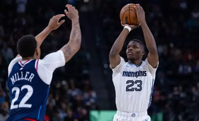 Memphis Grizzlies forward Cedric Coward (23) looks to shoot against Los Angeles Clippers guard Jordan Miller (22) during the first half of an NBA basketball game Monday, Dec. 15, 2025, in Inglewood, Calif. (AP Photo/Ethan Swope)