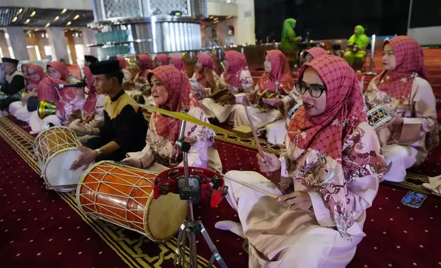 A band performs during a mass wedding ceremony at Istiqlal Mosque in Jakarta, Indonesia, Wednesday, Dec. 3, 2025. (AP Photo/Tatan Syuflana)