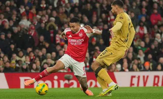 Crystal Palace's Maxence Lacroix guards Arsenal's Gabriel Jesus during the English Football League Cup quarter-final soccer match between Arsenal and Crystal Palace in London, Tuesday, Dec. 23, 2025. (AP Photo/Kin Cheung)