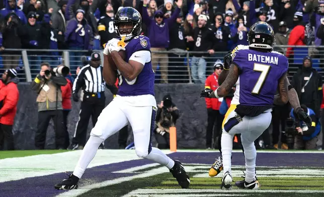 Baltimore Ravens tight end Isaiah Likely scores a touchdown during the second half of an NFL football game against the Pittsburgh Steelers, Sunday, Dec. 7, 2025, in Baltimore. (AP Photo/Nick Wass)