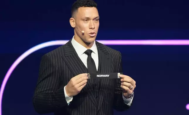 New York Yankees' Aaron Judge shows Norway during the draw for the 2026 soccer World Cup at the Kennedy Center in Washington, Friday, Dec. 5, 2025. (AP Photo/Stephanie Scarbrough, Pool)