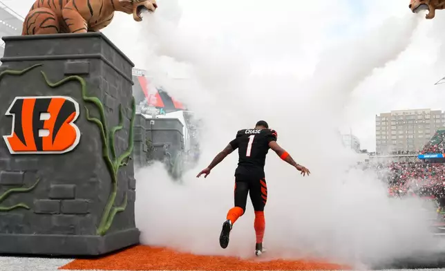 Cincinnati Bengals wide receiver Ja'Marr Chase takes the field before an NFL football game against the Arizona Cardinals, Sunday, Dec. 28, 2025, in Cincinnati. (AP Photo/Jeff Dean)