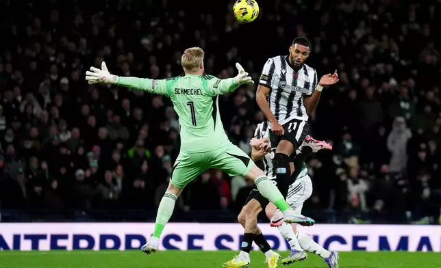 St Mirren's Jonah Ayunga, right,heads the ball over Celtic goalkeeper Kasper Schmeichel to score his side's second goal, during the Scottish Premier Sports Cup final, in Glasgow, Scotland, Sunday, Dec. 14, 2025. (Andrew Milligan/PA via AP)