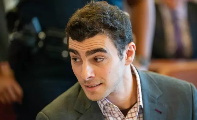Luigi Mangione, center, appears in court for an evidence hearing, Monday, Dec. 1, 2025, in New York. (Steven Hirsch/New York Post via AP, Pool)
