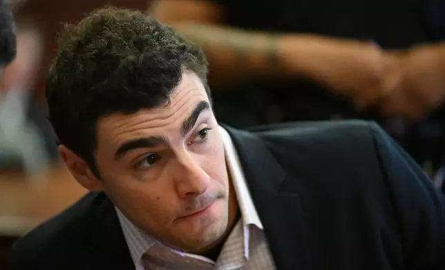 Luigi Mangione appears in Manhattan Criminal Court for an evidence hearing, Tuesday, Dec. 2, 2025, in New York. (Curtis Means/Pool Photo via AP)