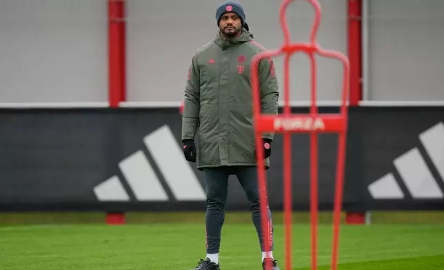 Bayern's head coach Vincent Kompany attends a training session in Munich, Germany, Monday, Dec. 8, 2025, ahead of the Champions League opening phase soccer match between FC Bayern and Sporting Lisbon. (AP Photo/Matthias Schrader)