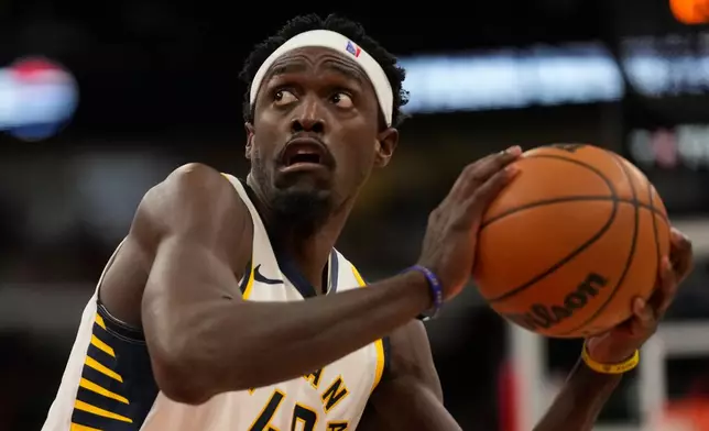 Indiana Pacers forward Pascal Siakam (43) handles the ball during the second half of an NBA basketball game against the Chicago Bulls, Friday, Dec. 5, 2025, in Chicago. (AP Photo/Erin Hooley)