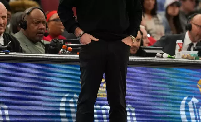 Chicago Bulls head coach Billy Donovan yells to his team during the first half of an NBA basketball game against the Indiana Pacers, Friday, Dec. 5, 2025, in Chicago. (AP Photo/Erin Hooley)