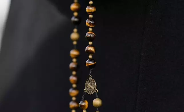 An anti-death penalty demonstrator holds rosary bead outside Riverbend Maximum Security Institution before the execution of Harold Wayne Nichols, Thursday, Dec. 11, 2025, in Nashville, Tenn. (AP Photo/George Walker IV)