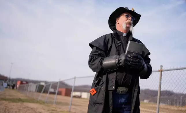 Rev. Rick Laude stands in the area reserved for pro-death penalty advocates outside Riverbend Maximum Security Institution before the execution of Harold Wayne Nichols, Thursday, Dec. 11, 2025, in Nashville, Tenn. (AP Photo/George Walker IV)
