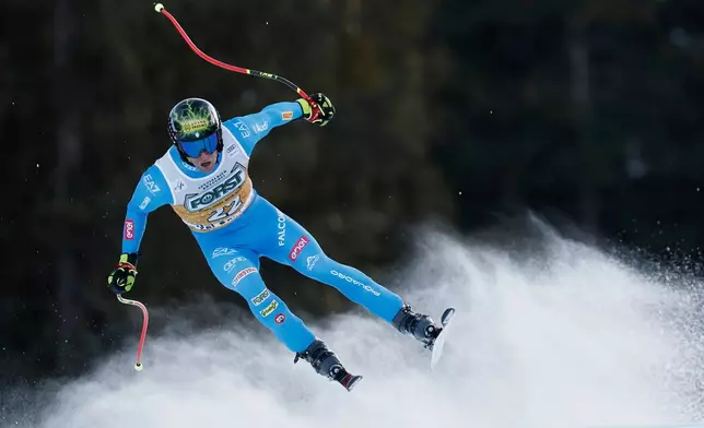 Italy's Giovanni Franzoni speeds down the course during an alpine ski, men's World Cup downhill, in Val Gardena, Italy, Saturday, Dec. 20, 2025. (AP Photo/Gabriele Facciotti)