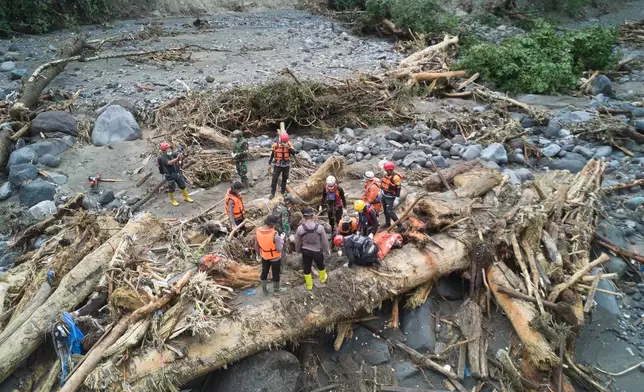 Rescuers search for flood victims in Tanah Datar, West Sumatra, Indonesia, Sunday, Nov. 30, 2025. (AP Photo/Nazar Chaniago)