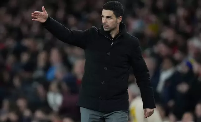 Arsenal's manager Mikel Arteta gives instructions during a Premier League soccer match between Arsenal and Brentford in London, Wednesday, Dec. 3, 2025. (AP Photo/Kirsty Wigglesworth)