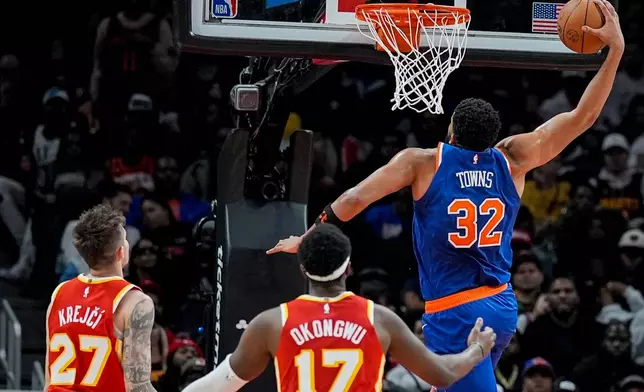 New York Knicks center Karl-Anthony Towns (32) heads to the basket against the Atlanta Hawks during the first half of an NBA basketball game, Saturday, Dec. 27, 2025, in Atlanta. (AP Photo/Mike Stewart)