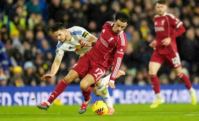 Leeds United's Anton Stach, left, and Liverpool's Curtis Jones in action during the English Premier League soccer match between Leeds United and Liverpool in Leeds, England, Saturday Dec. 6, 2025. (Danny Lawson/PA via AP)