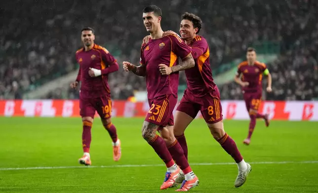 Roma's Gianluca Mancini, center left, celebrates scoring during the Europa League soccer match between Celtic and Roma in Glasgow, Scotland, Thursday Dec. 11, 2025. (Andrew Milligan/PA via AP)