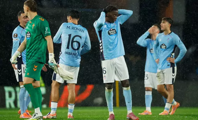 Celta's players react after the Europa League soccer match between Celta Vigo and Bologna in Vigo, Spain, Thursday, Dec. 11, 2025. (AP Photo/Lalo R. Villar)