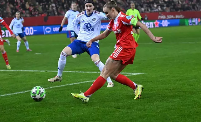 Bayern's Georgia Stanway, right, and Valerenga's Linn Vickius battle for the ball during the women's Champions League soccer match between Bayern Munich and Valerenga IF in Munich, Germany, Wednesday, Dec. 17, 2025. (Jens Niering/dpa via AP)