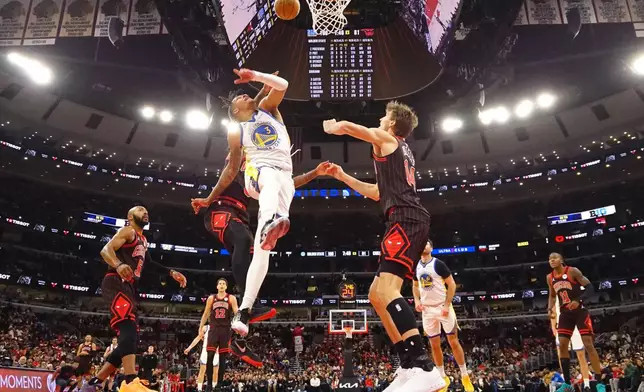 Golden State Warriors guard Will Richard (3) shoots over Chicago Bulls forward Matas Buzelis (14) during the second half of an NBA basketball game Sunday, Dec. 7, 2025, in Chicago. (AP Photo/David Banks)