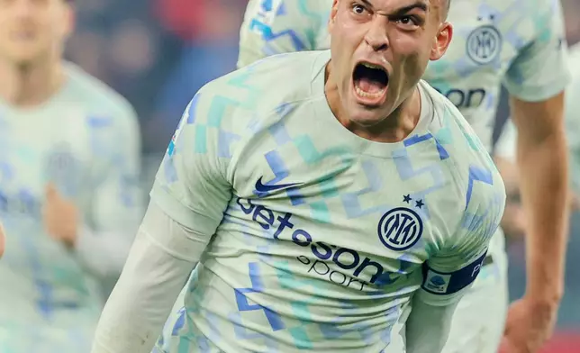 Inter's Lautaro Martinez celebrates after scoring a goal, during the Serie A soccer match between Genoa and Inter, in Genoa, Italy, Sunday, Dec. 14, 2025. (Tano Pecoraro/LaPresse via AP)