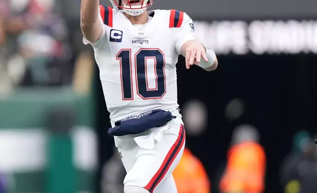 New England Patriots quarterback Drake Maye (10) passes against the New York Jets during the first half of an NFL football game, Sunday, Dec. 28, 2025, in East Rutherford, N.J. (AP Photo/Frank Franklin)