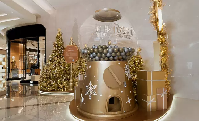 “Gift Yourself Extraordinary” this festive season by shopping at Galaxy Promenade, spending MOP8,000 or more to join the lucky draw at the giant Gacha machine at Promenade Central for chances to win dining and shopping vouchers for a more rewarding festive season.