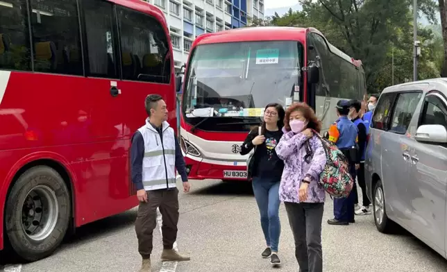 Many voters took the free shuttle buses to the new polling stations to vote. Photo by Bastille Post