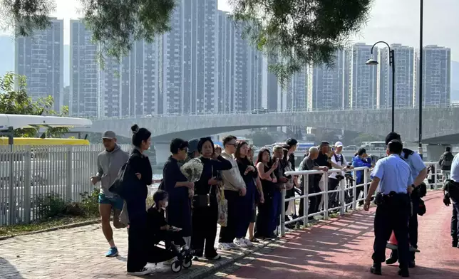 Many residents also gathered to bid farewell to Mr. Ho outside the fire station, Photo by Bastille Post