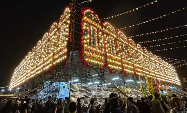 The beauty of the bamboo festival stage at night, Photo by Bastille Post